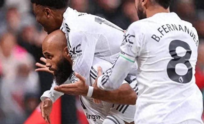 英超联赛免费高清直播+实时赛程+积分预测（2025赛季全覆盖）1-2！145亿锋霸哑火！英超积分榜出炉：利物浦4连败枪手1-0维拉2-1