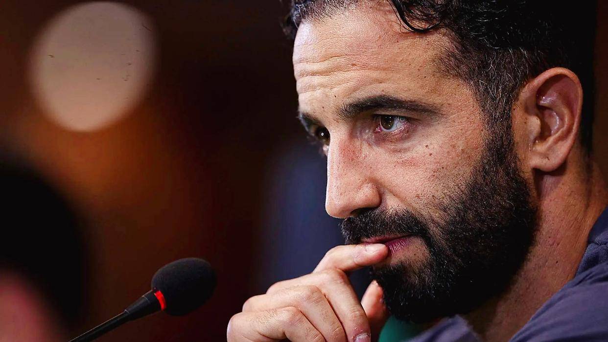 英格兰足球超级联赛随着热刺1-2维拉曼联2-1绝杀英超最新积分榜：利物浦4连败