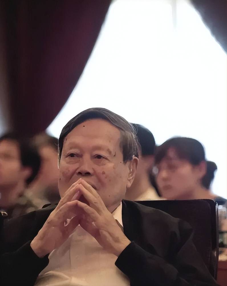 原创             翁帆没想到，人情世故、江湖地位在杨振宁告别仪式上体现淋漓尽致