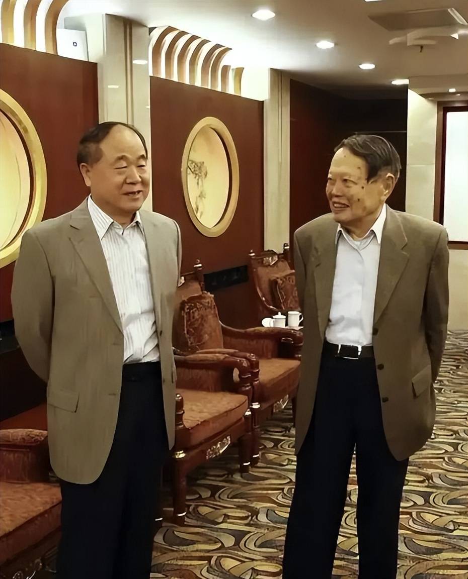 原创             翁帆没想到，人情世故、江湖地位在杨振宁告别仪式上体现淋漓尽致