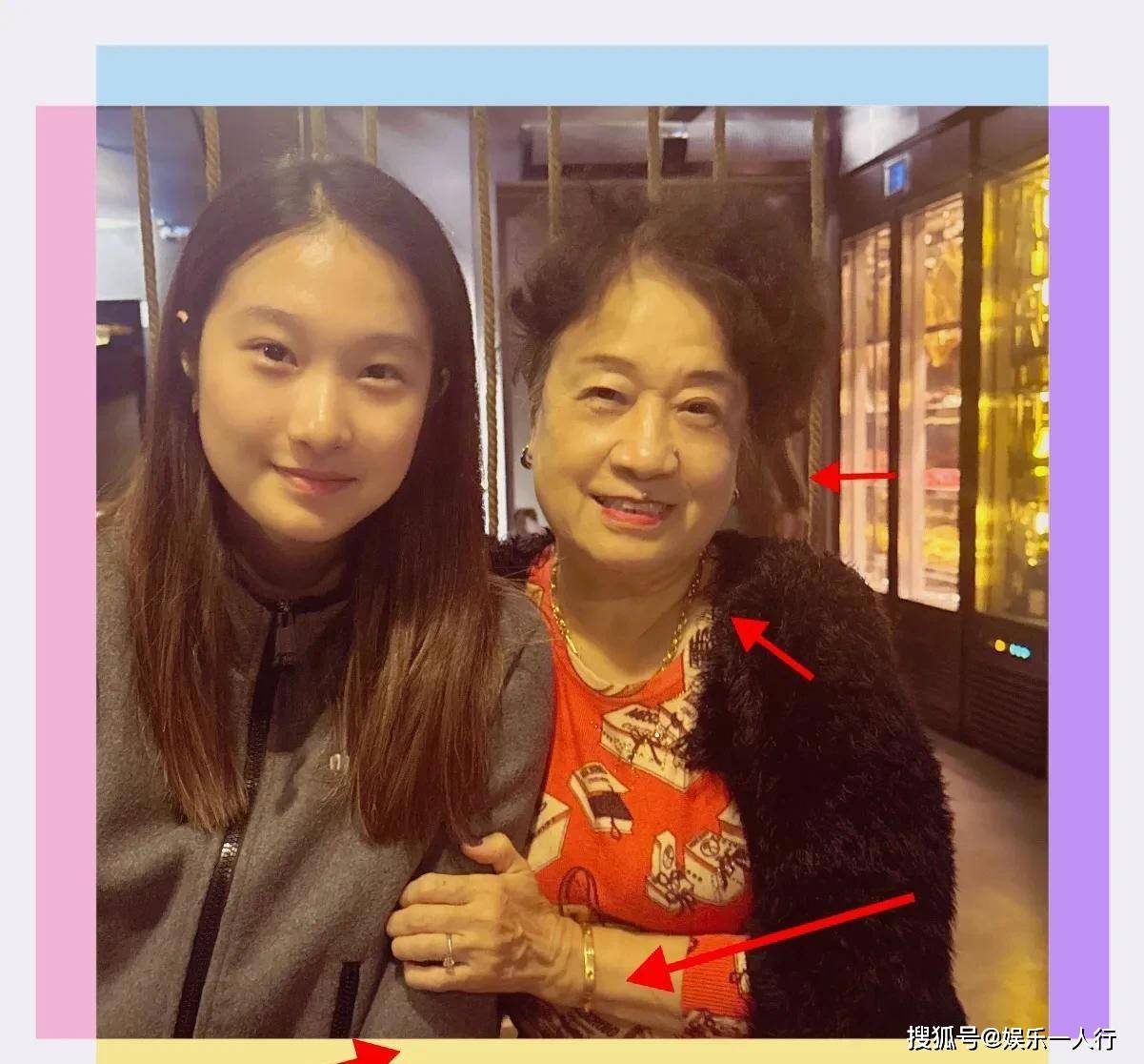 马伊琍大女儿文君竹晒与姥姥喝下午茶,姥姥年轻漂亮,和马伊琍十分像