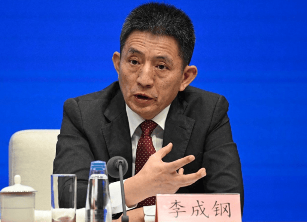 特朗普还在专机上,就收到前线的好消息,三大要求全被中方满足