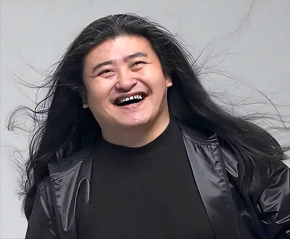 刘欢近况曝光:患不死癌症,带病参加女儿婚礼,满桌茅台太显眼