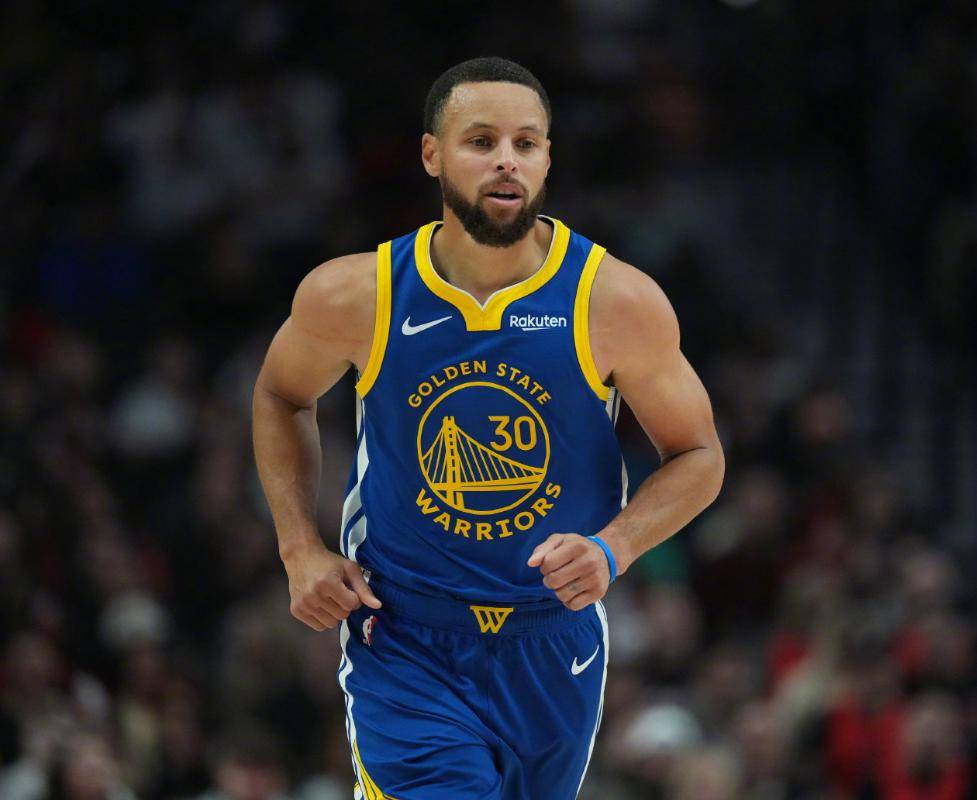 格林仇恨拉满!库里4记三分巴特勒20+5+5,勇士大胜灰熊宣战快船