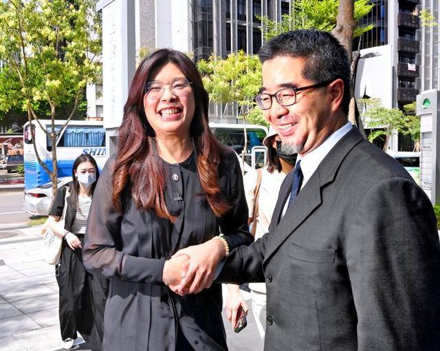 卫星拍下震撼画面,解放军轰6K出动!台海三大信号,赖清德挡不住了