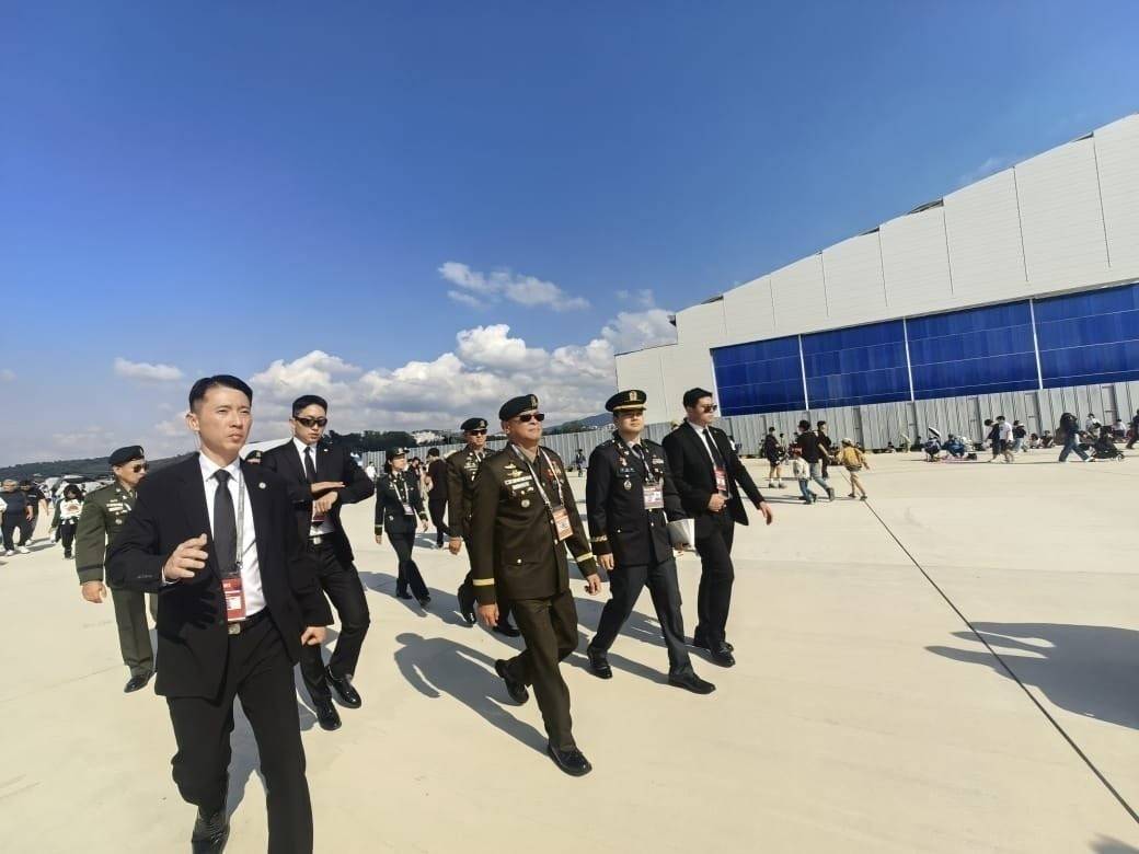 李在明刚说“抗中”没好果子吃,韩国就建议菲律宾买KF-21,菲专家:韩国武器可靠