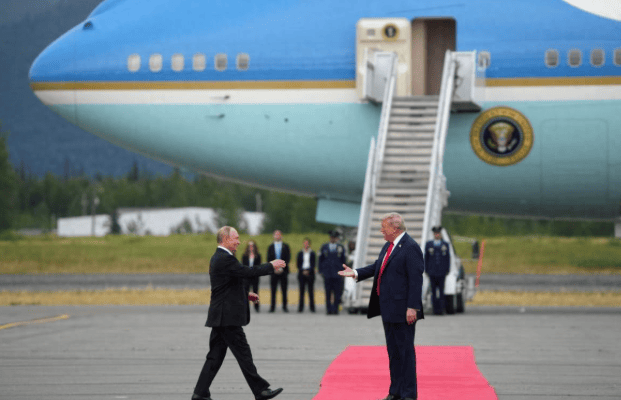 普京可能不得不“停战”了?俄罗斯最大财源被切断,再想打也没钱了,特朗普这回动真格了