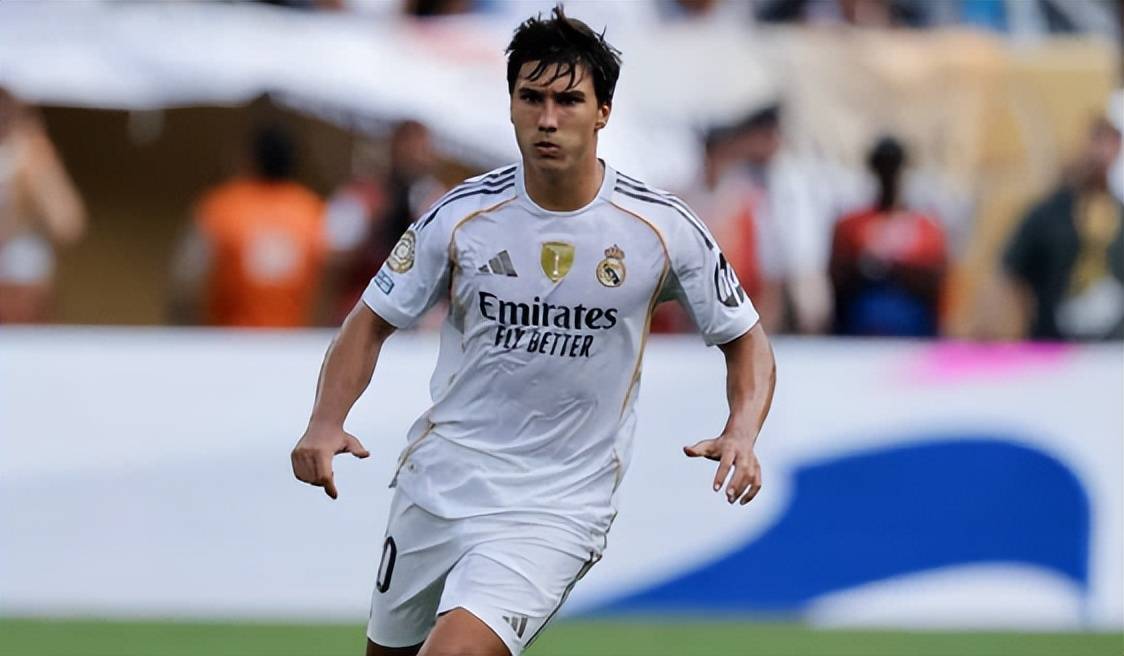 原创             10轮仅首发1次！皇马太子惨遭阿隆索冷落沦为鸡肋，却遭两大豪门疯抢