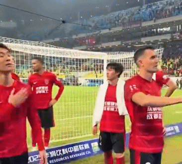 原创             这还是韦世豪吗?面对成都球迷赛后训话:韦世豪罕见主动认错!