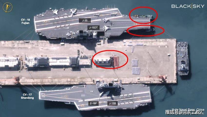 疑似涂刷舷号,甲板停放8架飞机,福建舰可能真的要交付了