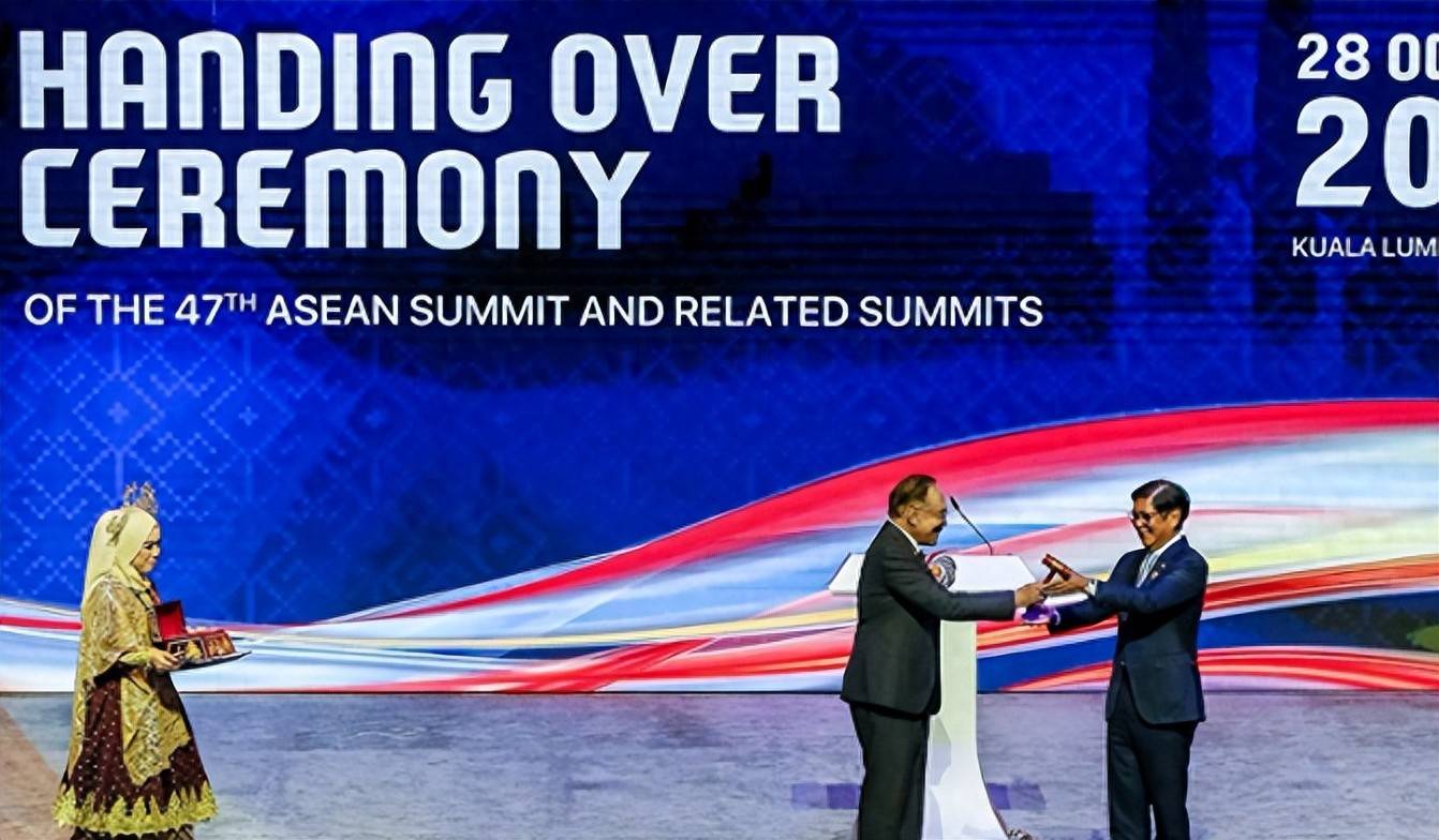 马科斯执掌东盟，菲律宾军方立即放话，不许船只进仁爱礁，否则后果自负！