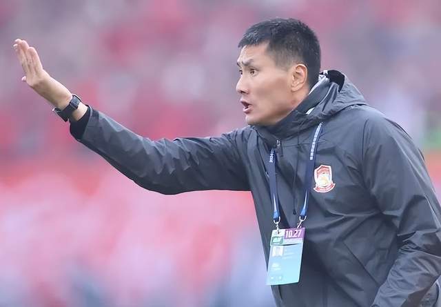 原创             邵佳一是最佳人选！国足主帅二选一：3名中超土帅已报名！