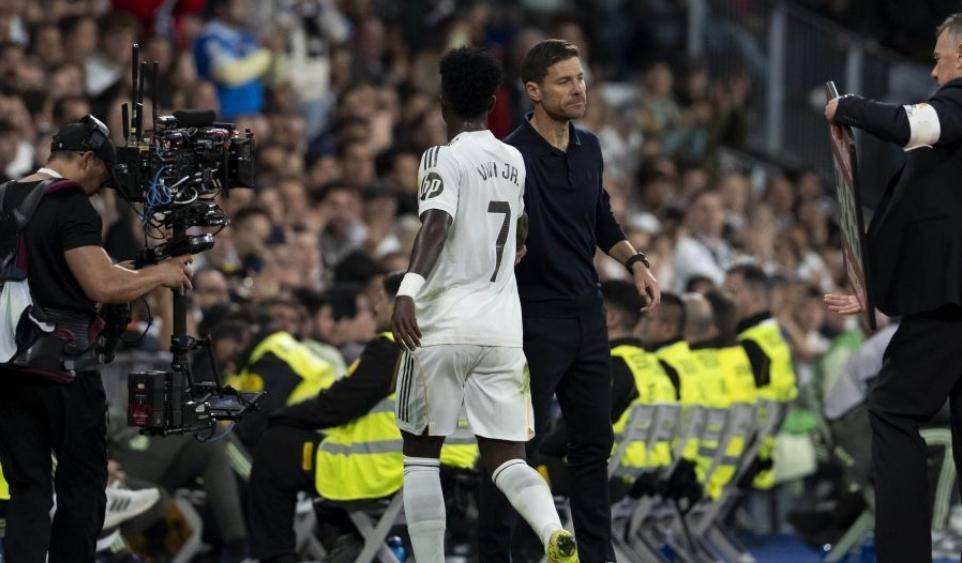 4-06连胜！欧冠15冠王踢疯了65%控球轰21脚18亿巨星11轮进13球狂甩西甲联赛免费高清直播＋实时赛程积分榜＋竞彩预测全覆盖（2025赛季）巴萨5分