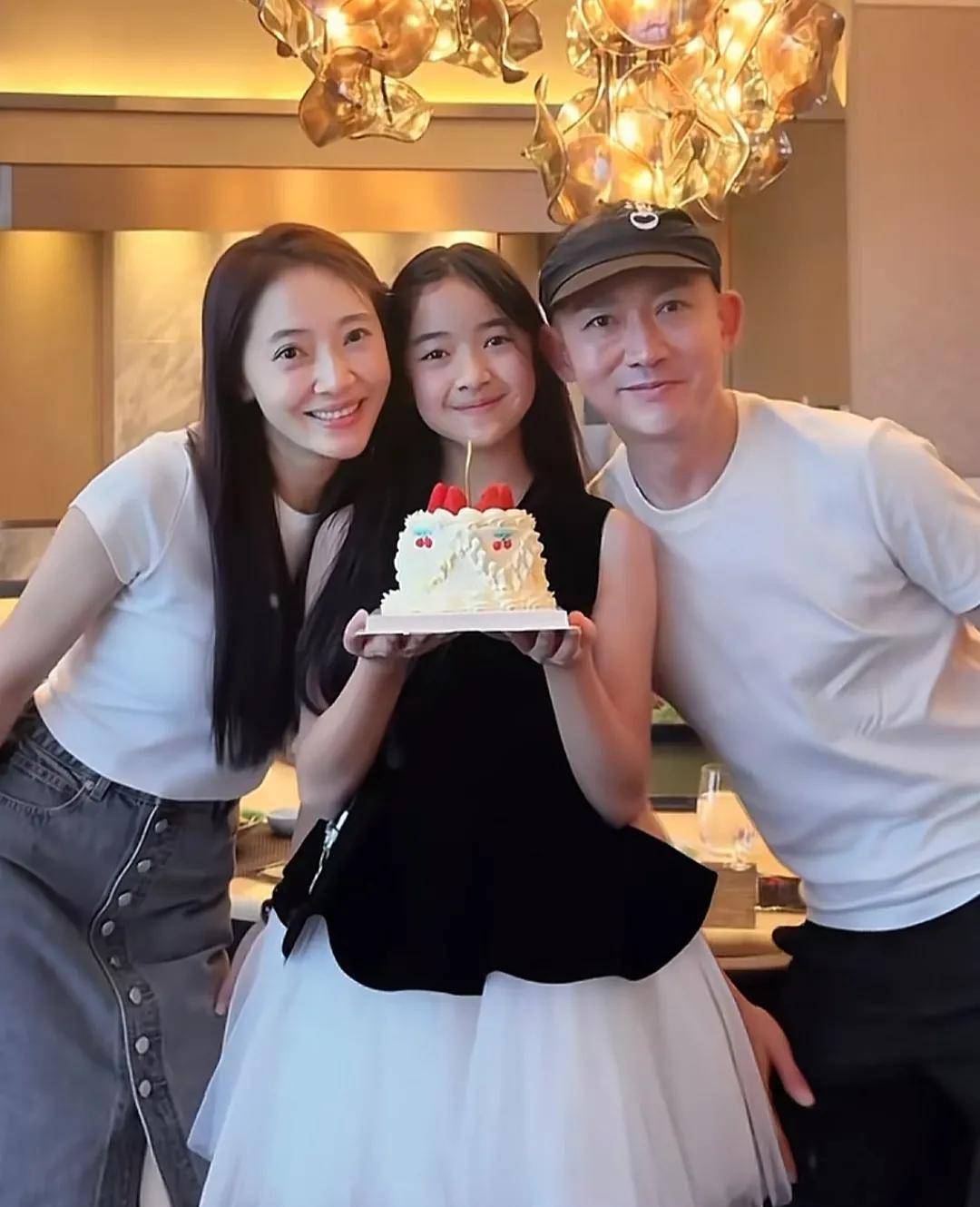 聂远夫妇为11岁长女隆重庆生!浓眉大眼似爸,女儿已进军演艺圈,演技不逊老戏骨