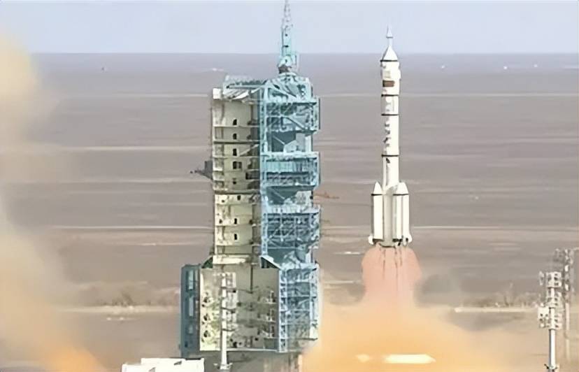 原创 突发!神舟二十号疑似遭空间微小碎片撞击!返回任务推迟