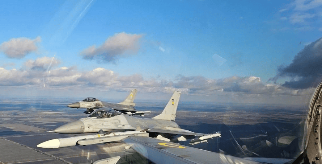 18架F-16卖了1欧元,泽连斯基一架没拿到,乌克兰只能在旁边自己眼馋