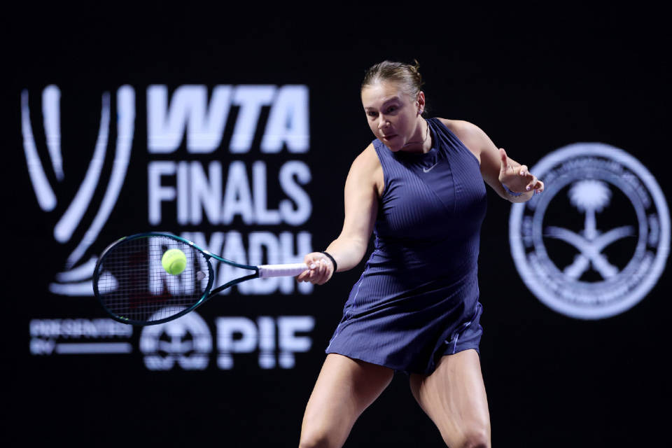 原创             WTA总决赛第5日综述：斯瓦泰克止步小组赛，阿尼西莫娃首进四强