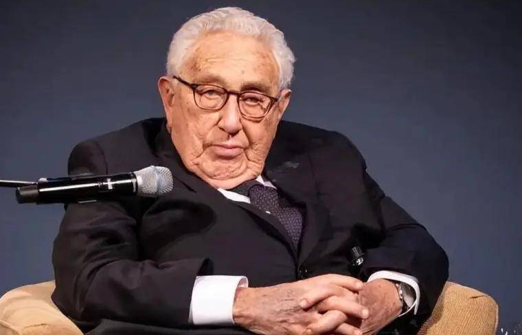 如果爆发大战，美国第一个先打谁？基辛格：真正对手一直未变