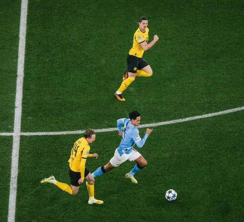 “欧冠最新积分榜出炉：曼城升第四巴萨3-3