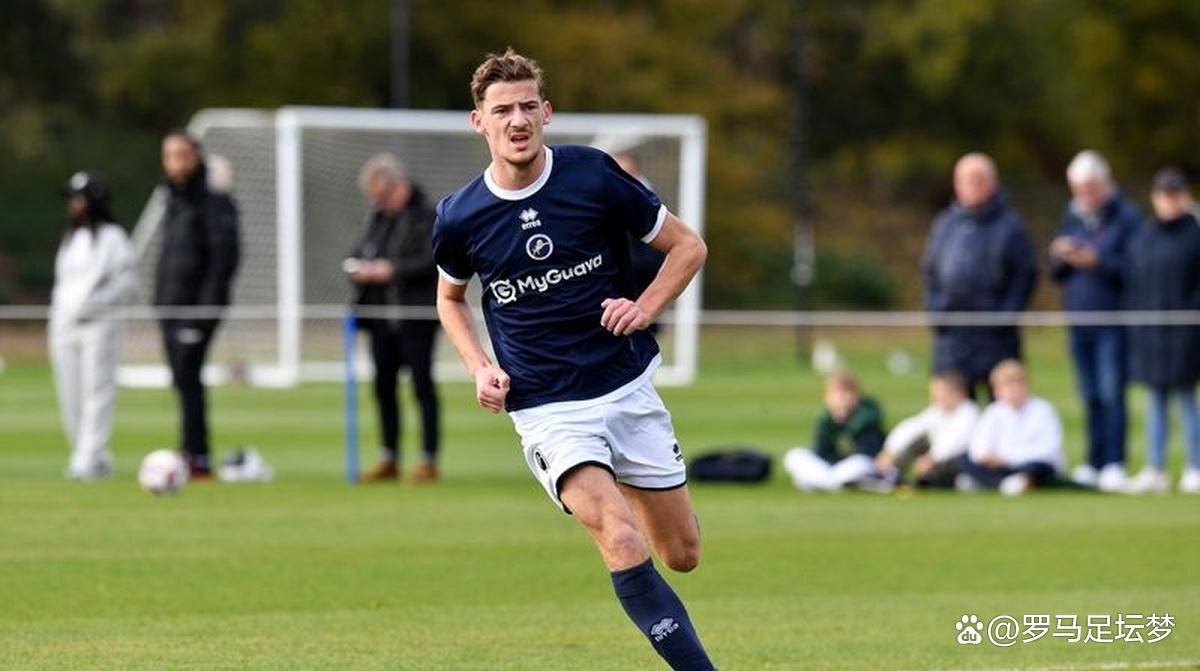 英超联赛免费高清直播+实时赛程+积分预测（2025赛季全覆盖）米尔沃尔U21对决伯恩茅斯：一张五镑球票背后的足球生意