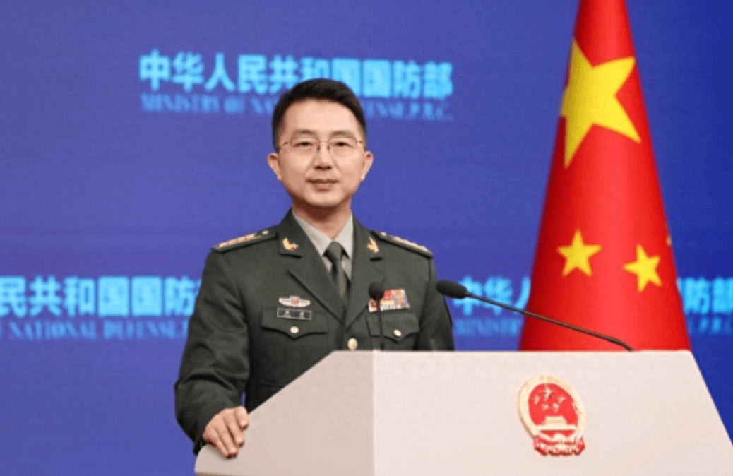 枪打出头鸟!福建舰入列不到两天,国防部点名菲律宾,话说的很重