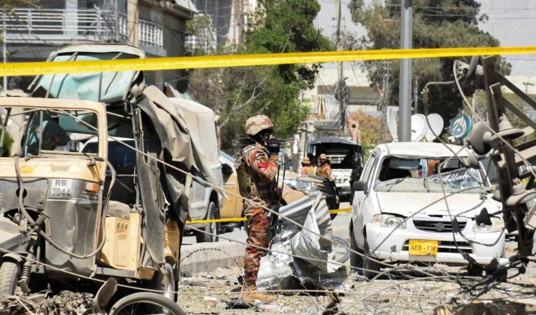 新一轮冲突要打响？巴基斯坦遭痛击，巴防长官宣开战，大批部队在边境集结