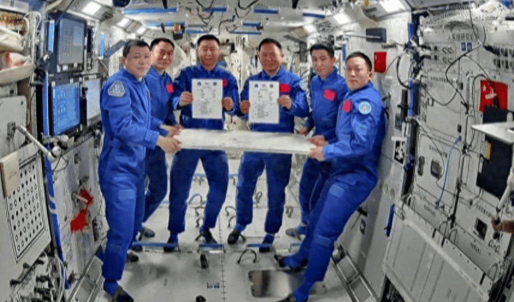 悬着的心终于放下，滞留太空的中国航天员，带来了意想不到的惊喜