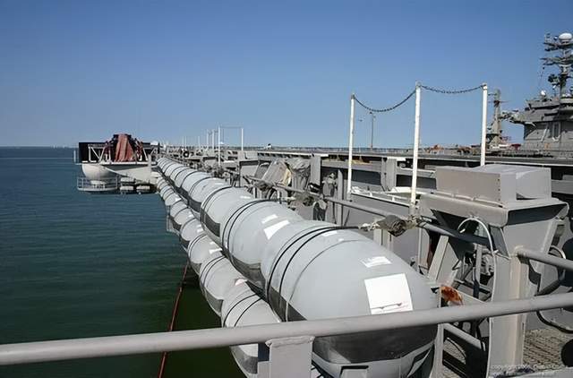 双层软卧变三层硬卧！福建舰宿舍首次公开，咋比辽宁山东舰还挤？