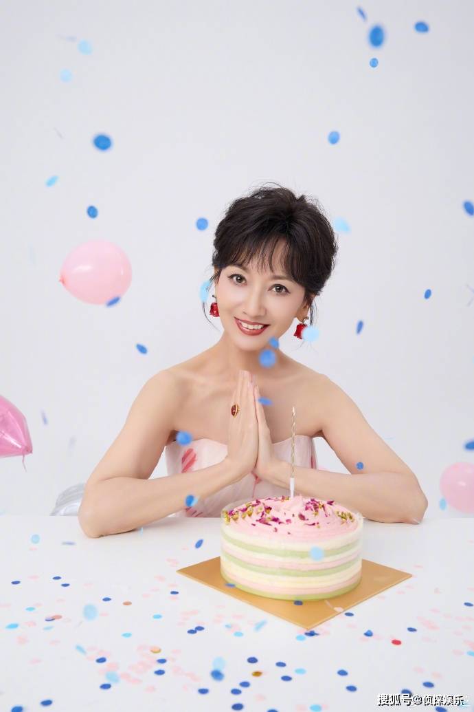 赵雅芝72岁了!生日写真曝光状态超年轻,活泼可爱美了一辈子