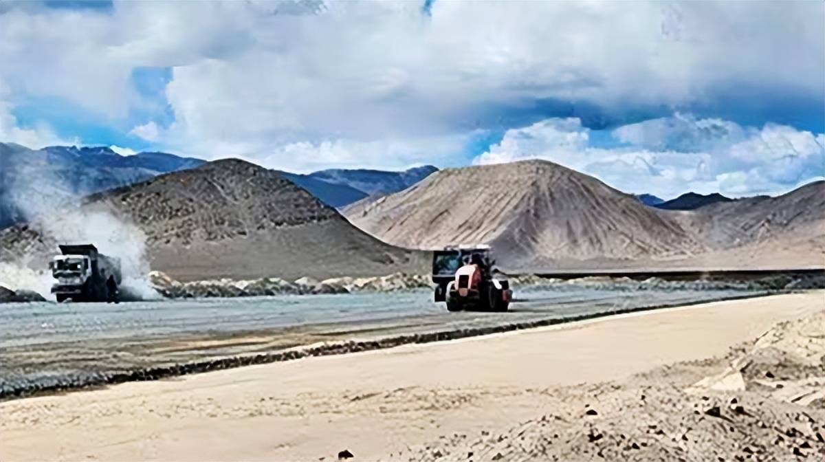 印军又跳出来“作妖”,距离中国30公里,印运输机突然降落,解放军预想的场景出现了