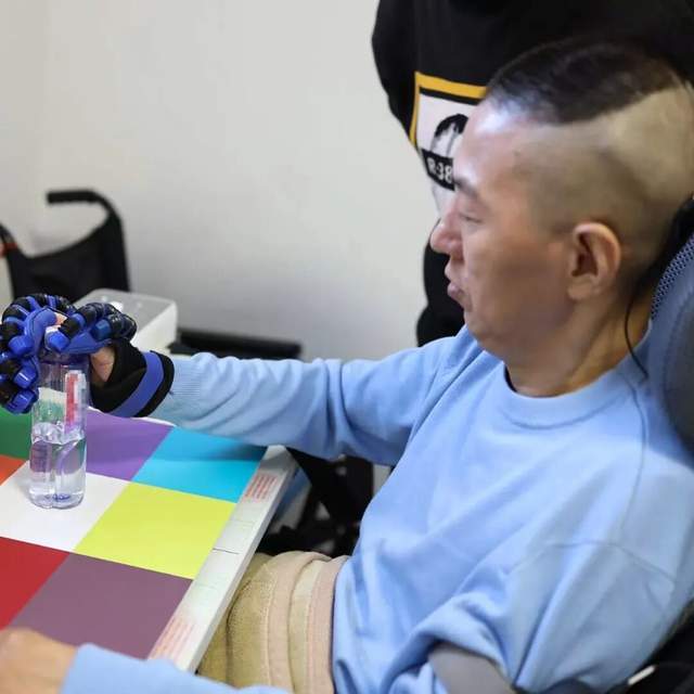 原创             接入人脑，正在中国悄悄爆发｜地球知识局