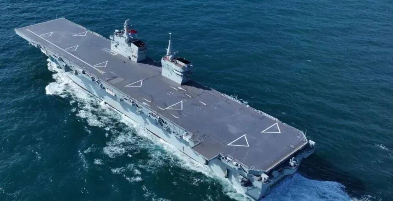 美国海军“一把手”访问日本,放话必须密切追踪四川舰,该舰战力强大!施压日增防卫费