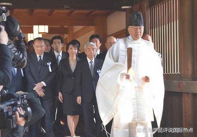 日本再传爆炸消息，高市计划背水一战，解放军面朝日本，连打8天