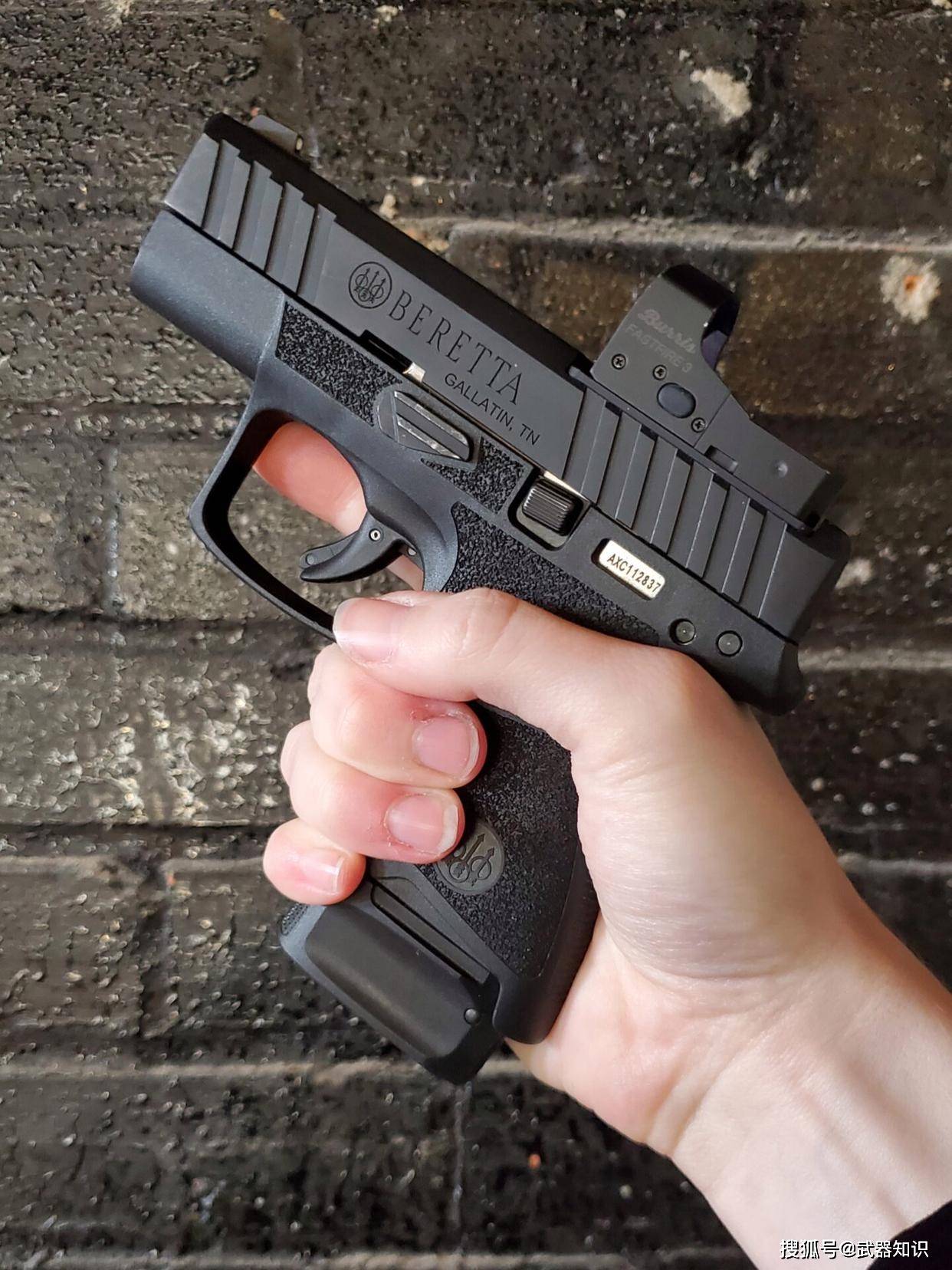 它是伯莱塔“塑料枪”的拳头产品 将激进美学发挥到极致水平