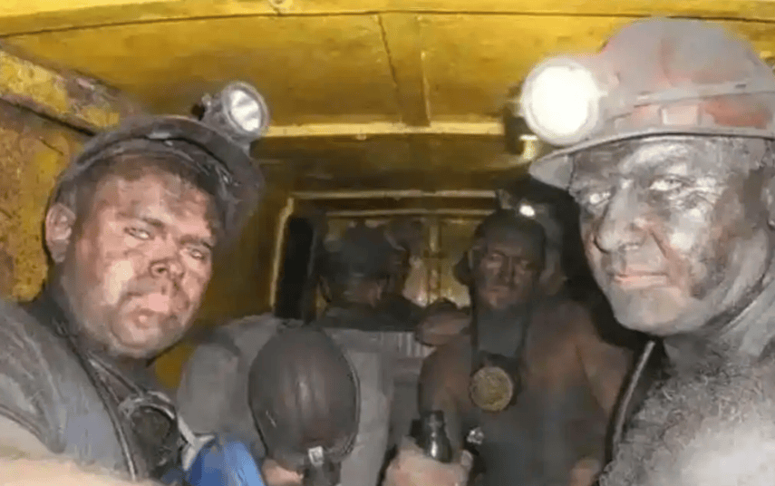 3大危机交织！波克罗夫斯克沦陷、美“追杀令”来袭，数千名乌军被困