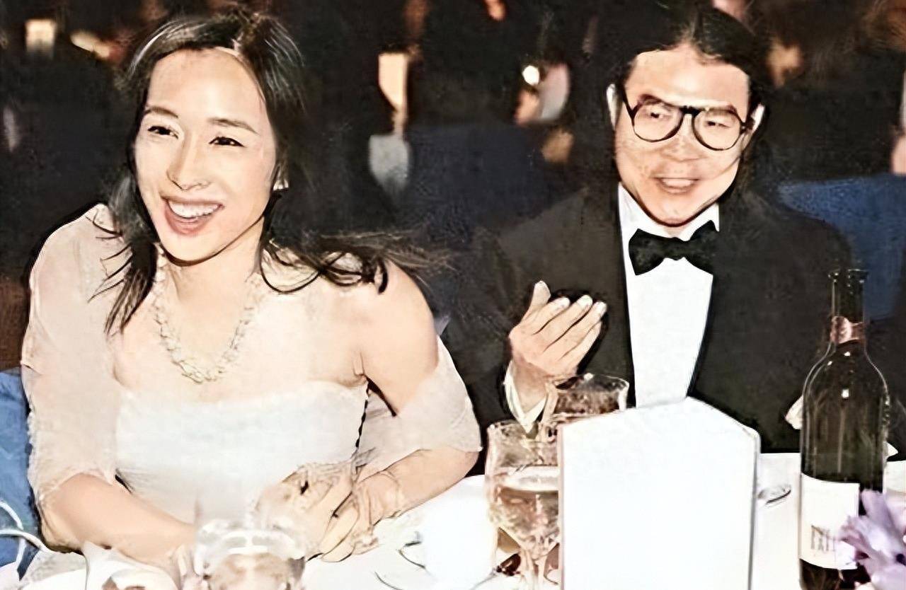 65岁朱玲玲二次净身出户离婚，她的一生让网友赞叹：太厉害了