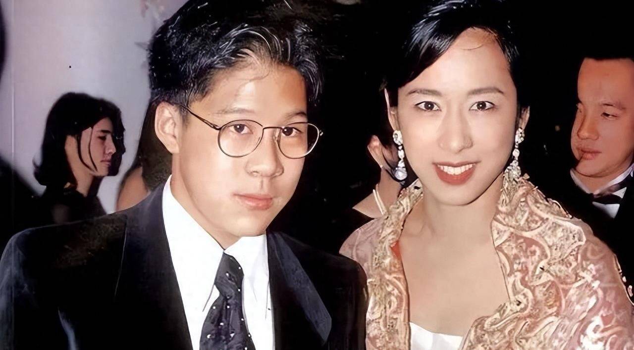 65岁朱玲玲二次净身出户离婚，她的一生让网友赞叹：太厉害了