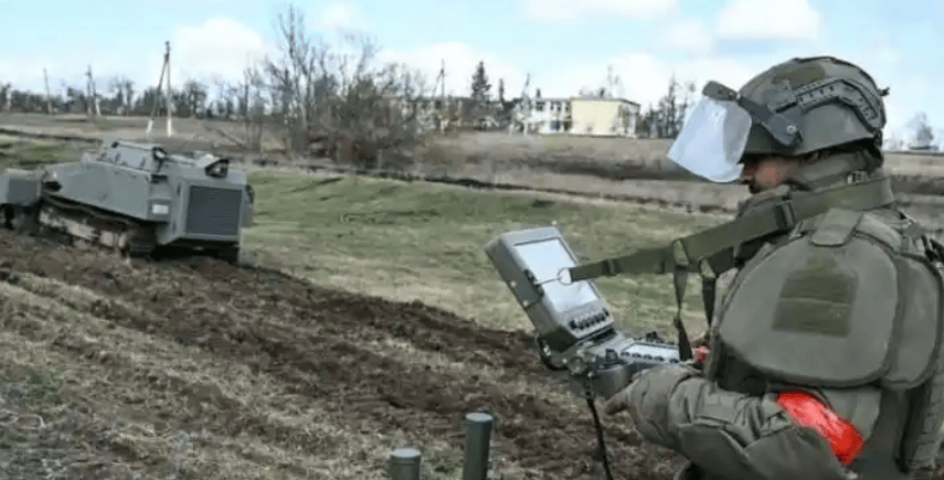 30米浓雾锁河!俄军2小时奇袭乌军防线,120件北约装备成战利品