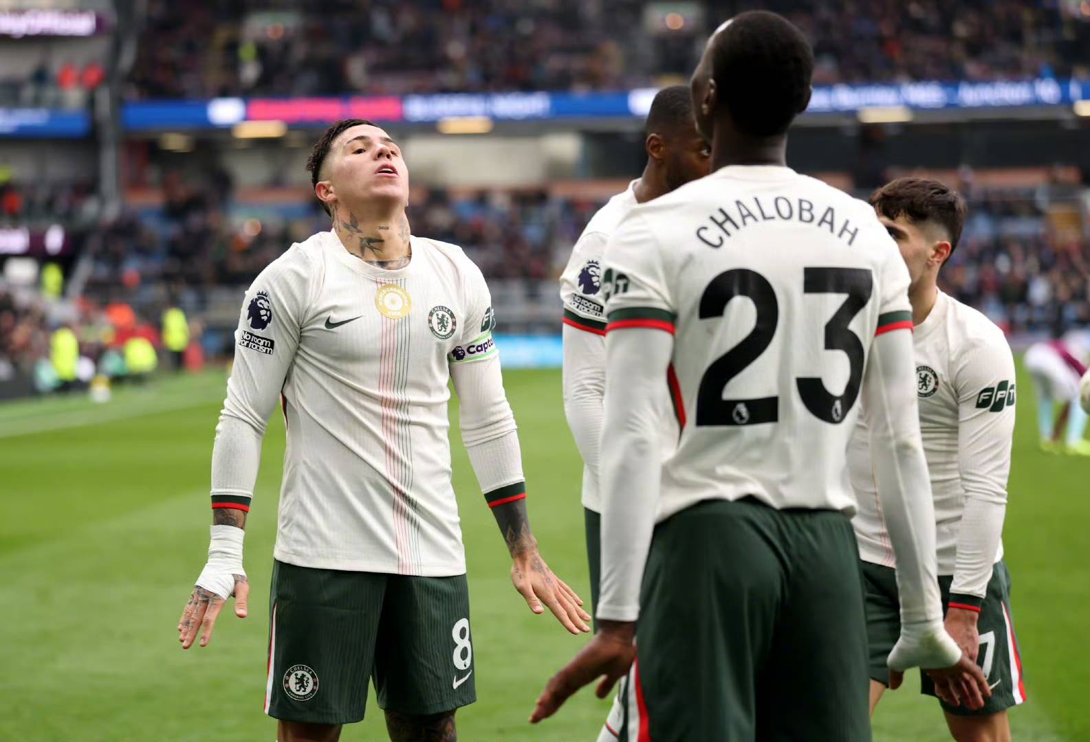 随着英格兰足球超级联赛曼城1-2翻车利物浦崩了英超最新积分榜出炉切尔西升第2