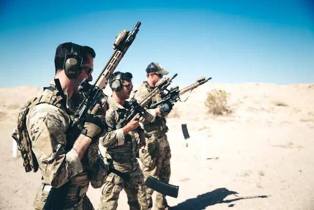 到底想要啥枪?刚淘汰HK416,美国海豹六队又要换新枪?