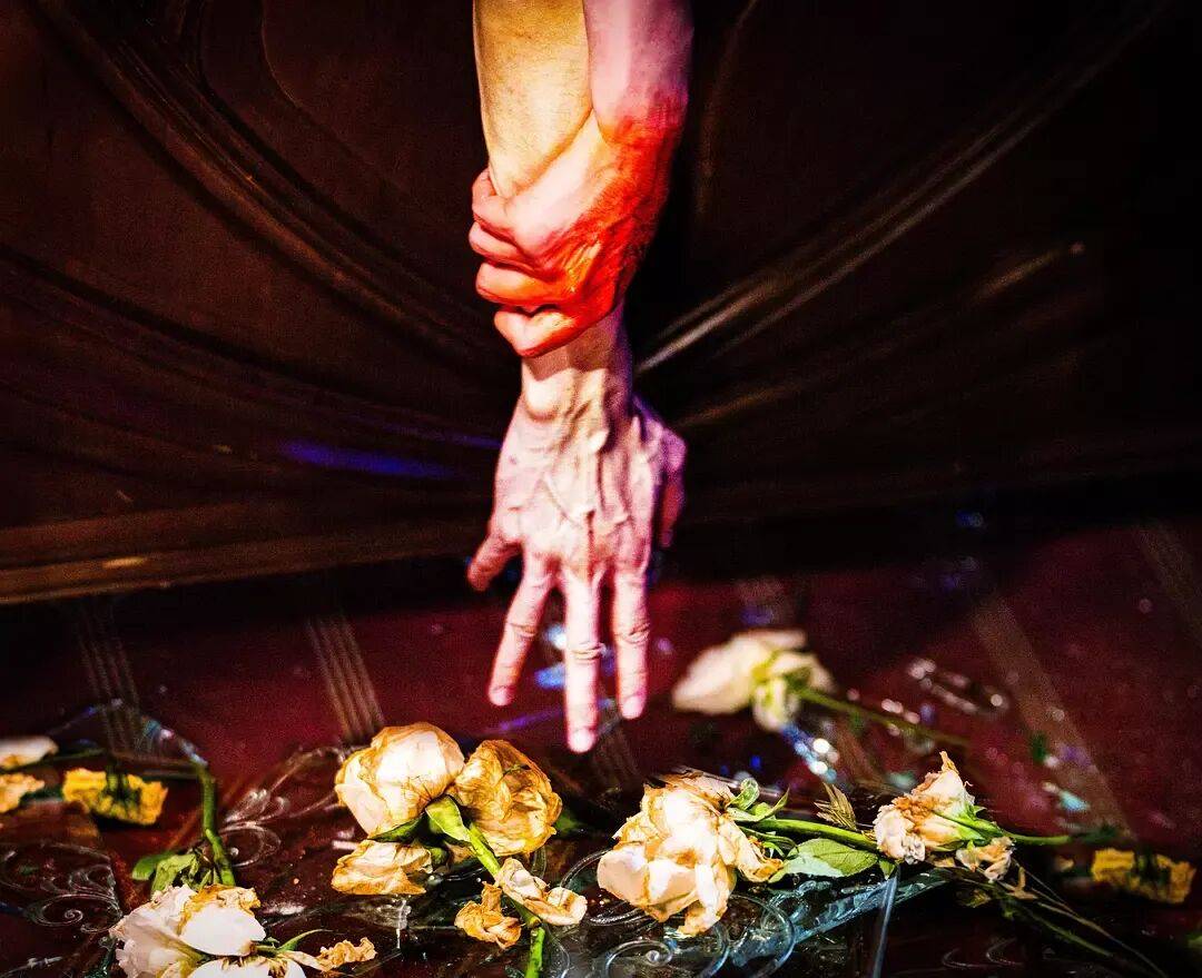 易烊千玺力撑票房但难抵上映口碑两极…《狂野时代》最大的“罪过”，是难懂吗？