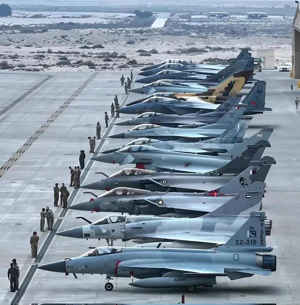 三哥又赢了！印度“光辉”只坠毁2架，“中国歼-15坠毁300架”？