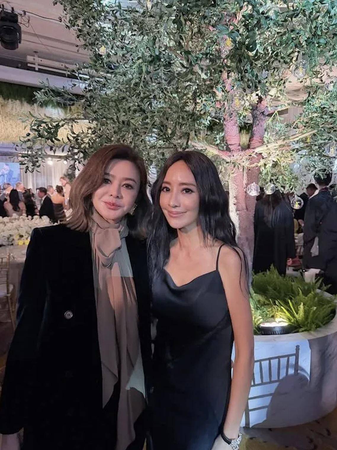 邱淑贞侄女在台湾办婚礼，场面隆重盛大，刘嘉玲关之琳同场好贵气