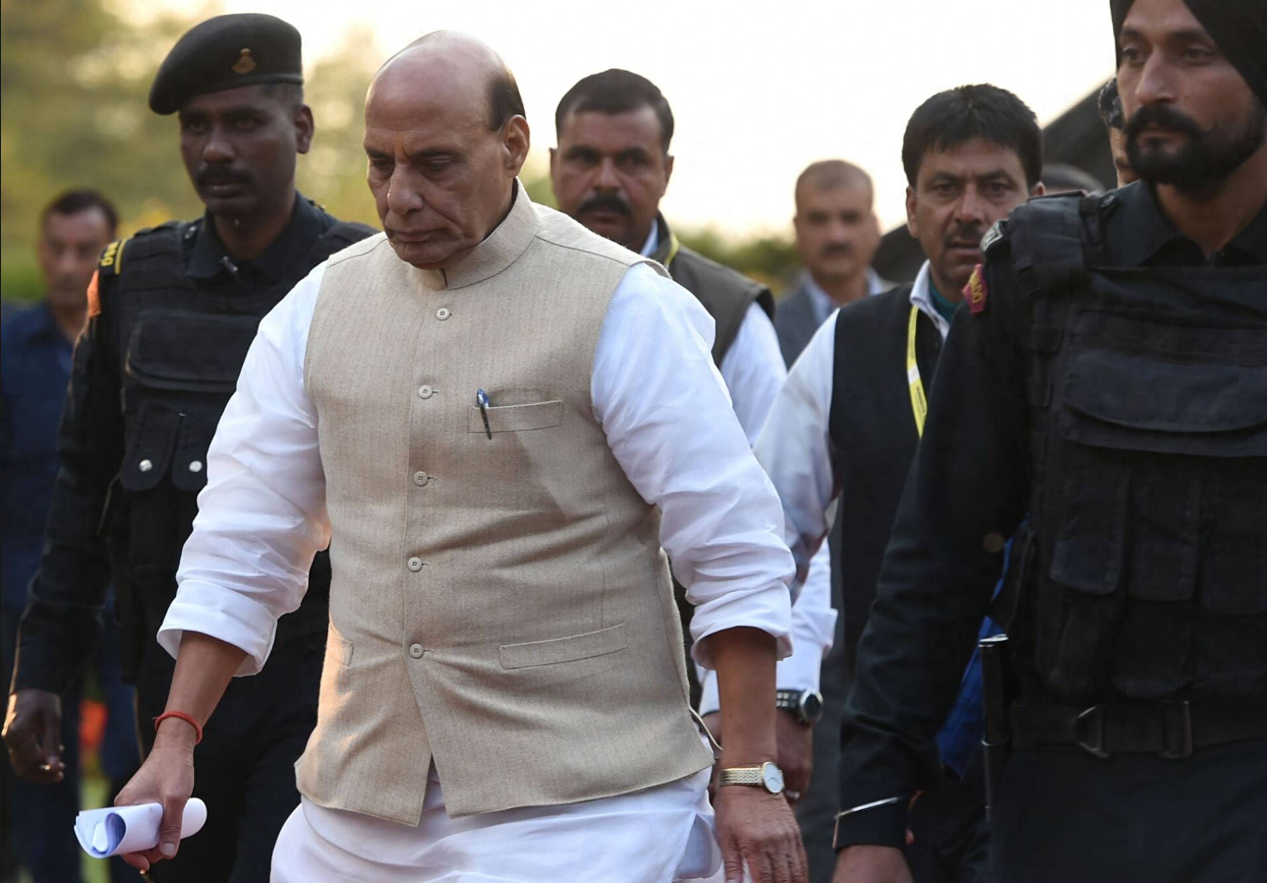 巴基斯坦猛烈开火,印度防长撂狠话,“收回信德省”!中印边境面临新一轮冲突?