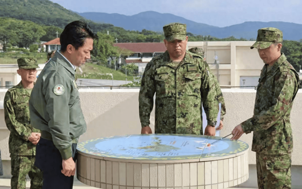 中方通告全球将动手，失去美国撑腰的高市早苗，改口出兵台海条件