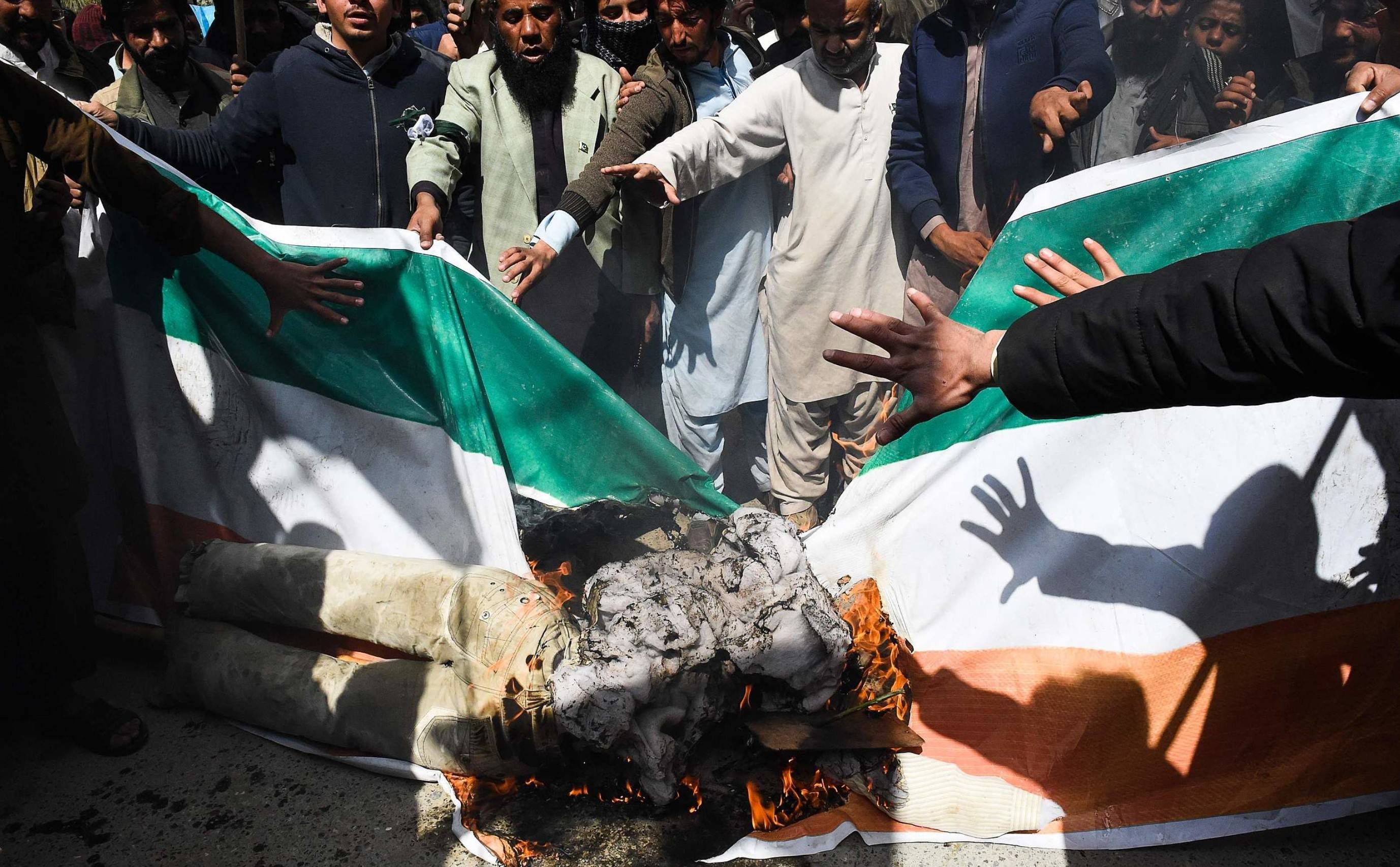 巴基斯坦猛烈开火,印度防长撂狠话,“收回信德省”!中印边境面临新一轮冲突?