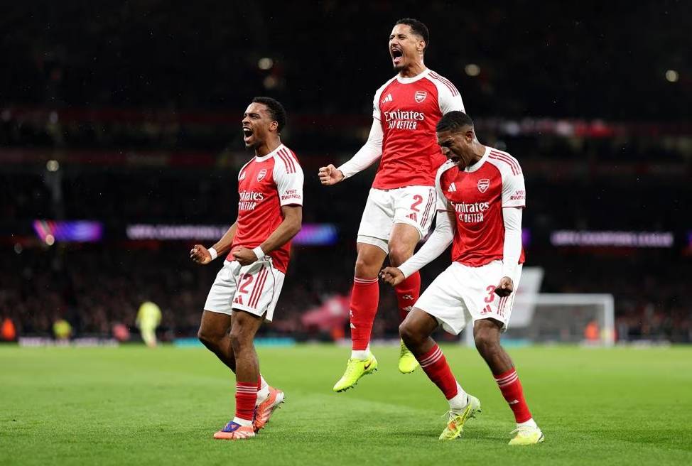 3-1<strong></p>
<p>英超</strong>,5连胜!英超13亿豪门太强了,送德甲豪门赛季首败,领跑欧冠+英超 3-1,5连胜!英超13亿豪门太强了,送德甲豪门赛季首败,领跑欧冠+英超