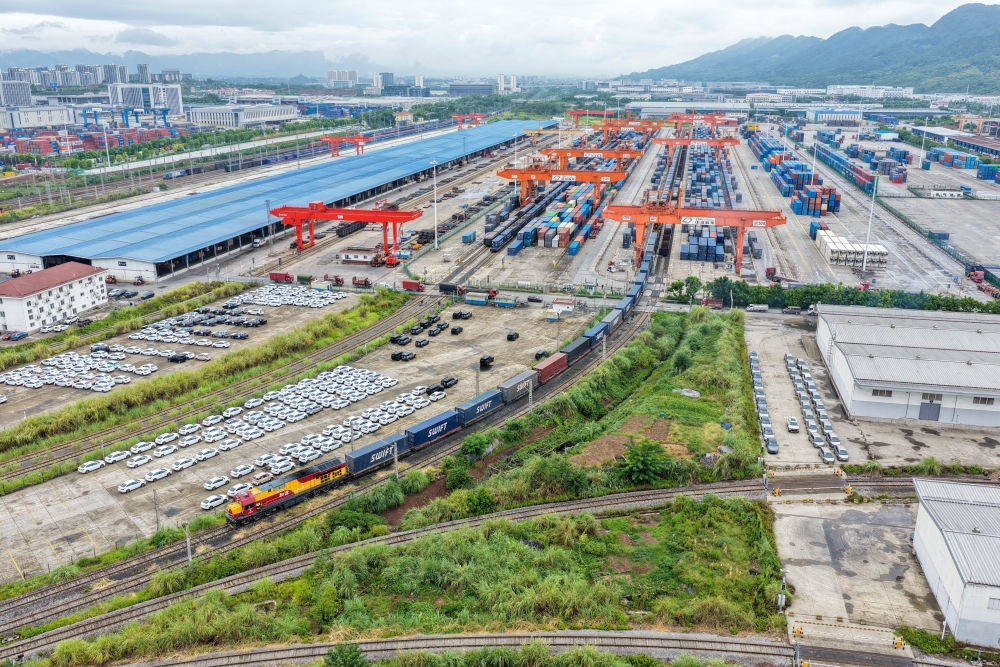 习近平总书记关切事｜中欧班列通陆达海