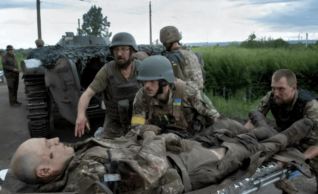 乌克兰败局已定？前线已经大崩溃，乌军精锐爆料：新兵练两天就上战场！