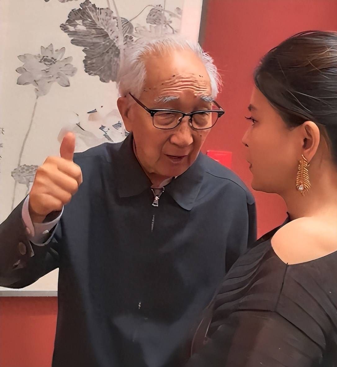 知名演员嫁大44岁老艺术家，现丈夫91岁垂垂老矣，她47岁貌美如花